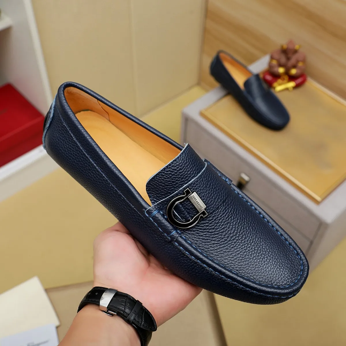 Men's shoes 💰360 🕷🕷【Ferragamo】Ferragamo Popular fashionable casual slip-on shoes🇨🇳Official website counter 1:1 production, original mold opening💯Good quality visible, imported high-end first-layer calfskin, luxurious pigskin lining🌿Very clear texture, high-quality waterproof, non-slip and wear-resistant outsole🎋High quality and low price, truly handmade🍓Color, code number 38-45